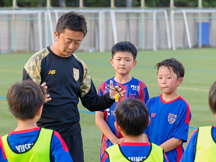 参加FC TOKYO的足球学校（U8、U10、U12）