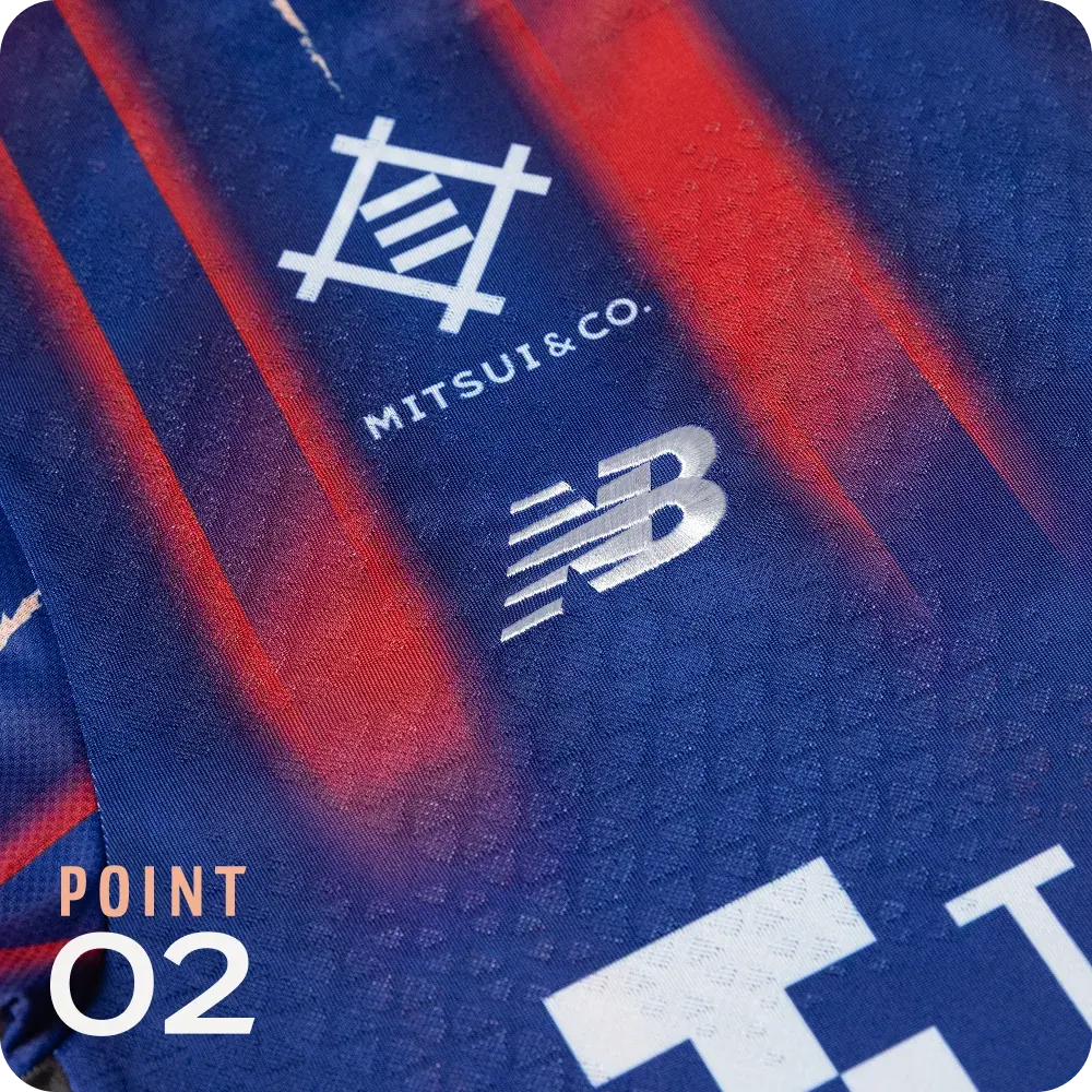 Logo da New Balance no peito