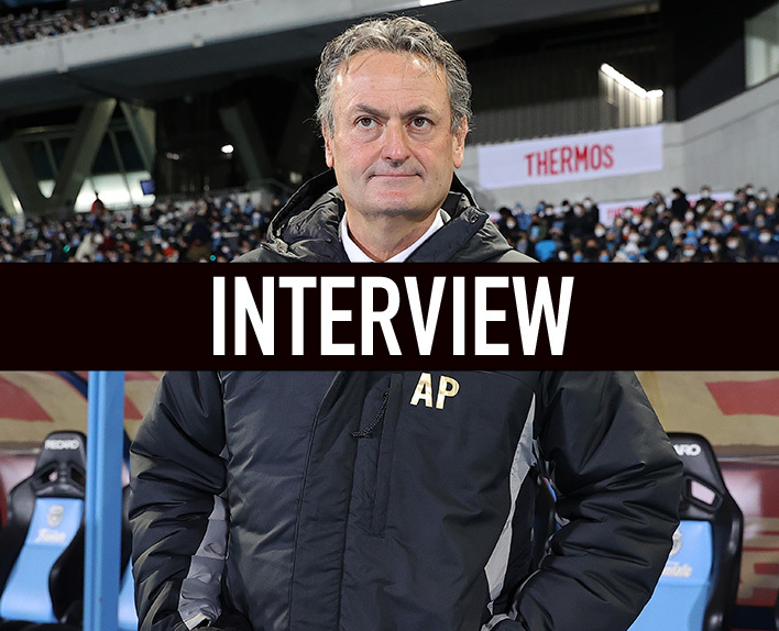 Entrevista com o técnico Albert PUIG ORTONEDA na véspera do jogo contra Avispa Fukuoka