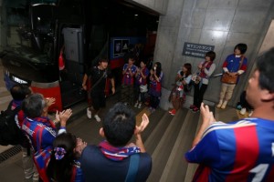 選手出迎え写真 (640x427)